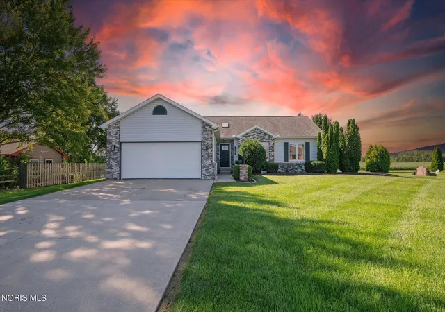 Photo 1 of Single family home for sale at 4616 Pickle Rd, Oregon, OH 43616 | MLS# 10013203 | Listing updated on 2026-10-04
