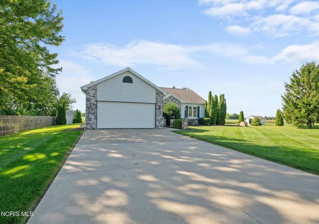Photo 2 of Single family home for sale at 4616 Pickle Rd, Oregon, OH 43616 | MLS# 10013203 | Listing updated on 2026-10-04