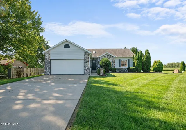 Photo 3 of Single family home for sale at 4616 Pickle Rd, Oregon, OH 43616 | MLS# 10013203 | Listing updated on 2026-10-04