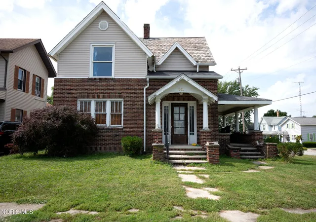 Photo 1 of Single family home for sale at 621 N Union St, Fostoria, OH 44830 | MLS# 10013351 | Listing updated on 2026-09-17