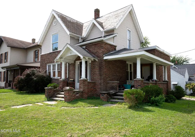 Photo 2 of Single family home for sale at 621 N Union St, Fostoria, OH 44830 | MLS# 10013351 | Listing updated on 2026-09-17