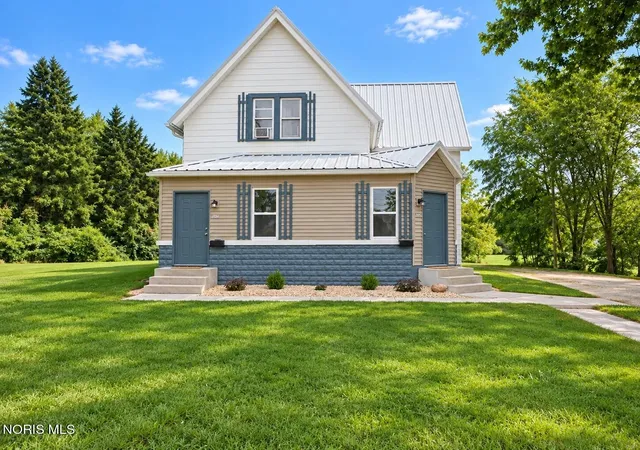 Single family home for sale at 712 - 712 1/2 Buckley St, Fostoria, OH 44830 | MLS# 10013296
