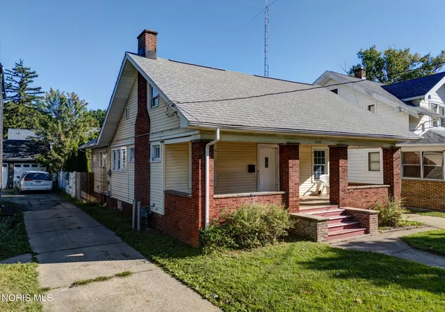 Photo 3 of Sale Pending at 1044 Martin Ave, Toledo, OH 43612 | MLS# 10013211 | Listing updated on 2026-09-16