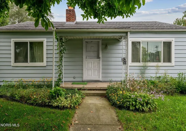 Photo 1 of Sale Pending at 2927 W Alexis Rd, Toledo, OH 43613 | MLS# 10013273 | Listing updated on 2026-09-16
