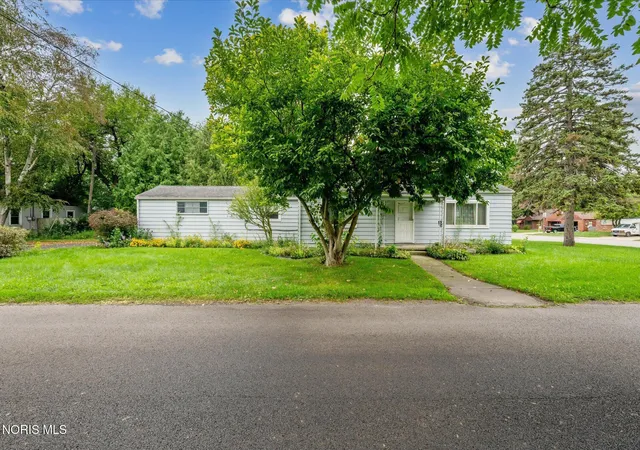 Photo 3 of Sale Pending at 2927 W Alexis Rd, Toledo, OH 43613 | MLS# 10013273 | Listing updated on 2026-09-16