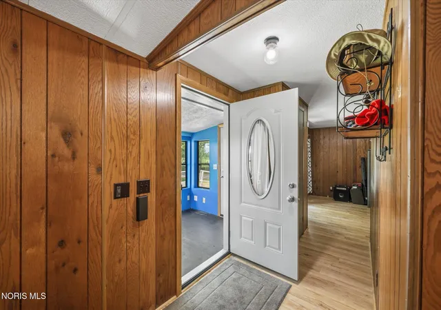 Photo 4 of Sale Pending at 11555 Manore Rd, Grand Rapids, OH 43522 | MLS# 10013367 | Listing updated on 2026-09-23