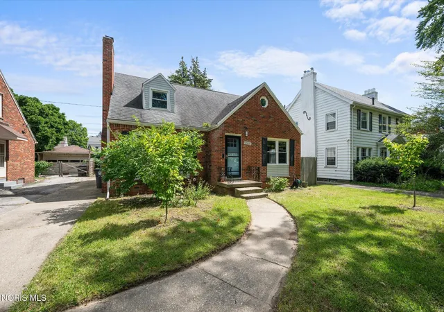 Photo 2 of Single family home for sale at 2436 Goddard Rd, Toledo, OH 43606 | MLS# 10013238 | Listing updated on 2026-10-02