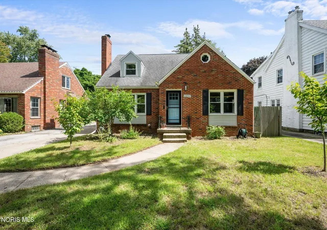 Photo 3 of Single family home for sale at 2436 Goddard Rd, Toledo, OH 43606 | MLS# 10013238 | Listing updated on 2026-10-02