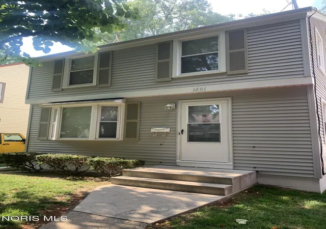 Photo 1 of Single family home for sale at 1201 Hawk St, Toledo, OH 43612 | MLS# 10013214 | Listing updated on 2026-09-29