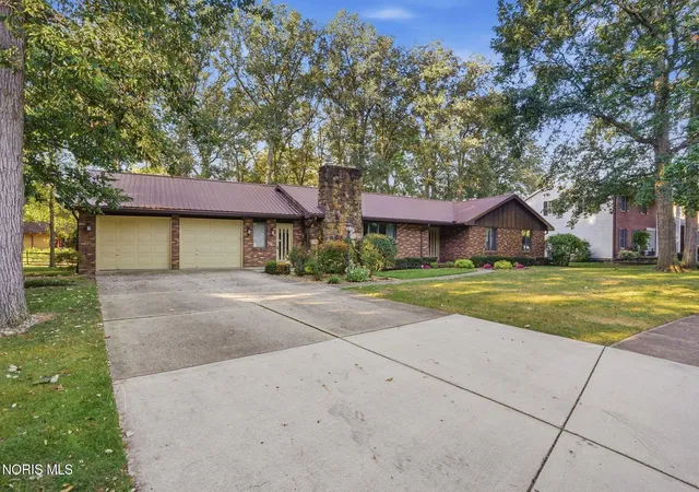 Photo 2 of Single family home for sale at 2610 Foxbury Ln, Findlay, OH 45840 | MLS# 10013431 | Listing updated on 2026-09-23