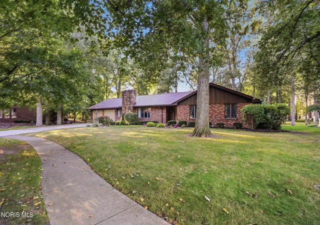 Photo 3 of Single family home for sale at 2610 Foxbury Ln, Findlay, OH 45840 | MLS# 10013431 | Listing updated on 2026-09-23
