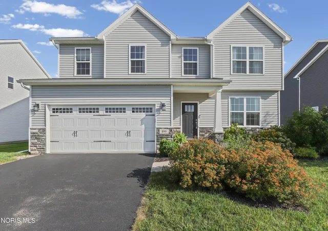 Photo 2 of Single family home for sale at 199 Valley Hall Dr, Perrysburg, OH 43551 | MLS# 10013406 | Listing updated on 2026-09-21