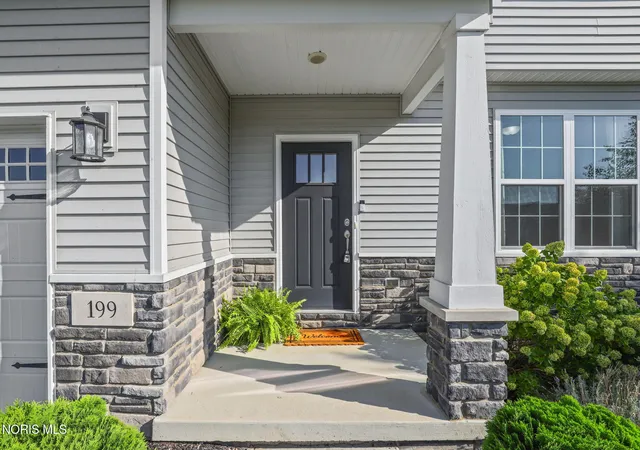 Photo 3 of Single family home for sale at 199 Valley Hall Dr, Perrysburg, OH 43551 | MLS# 10013406 | Listing updated on 2026-09-21