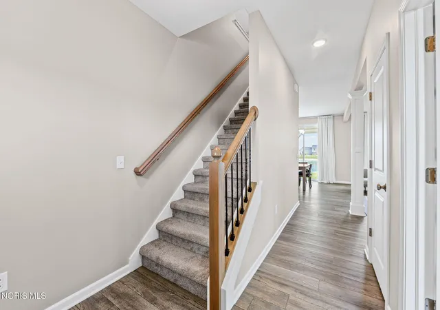 Photo 3 of Single family home for sale at 199 Valley Hall Dr, Perrysburg, OH 43551 | MLS# 10013406 | Listing updated on 2026-09-21