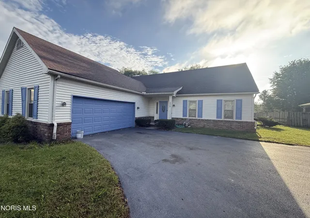 Photo 1 of Sale Pending at 2309 Garden Crk Dr, Maumee, OH 43537 | MLS# 10013242 | Listing updated on 2026-10-22