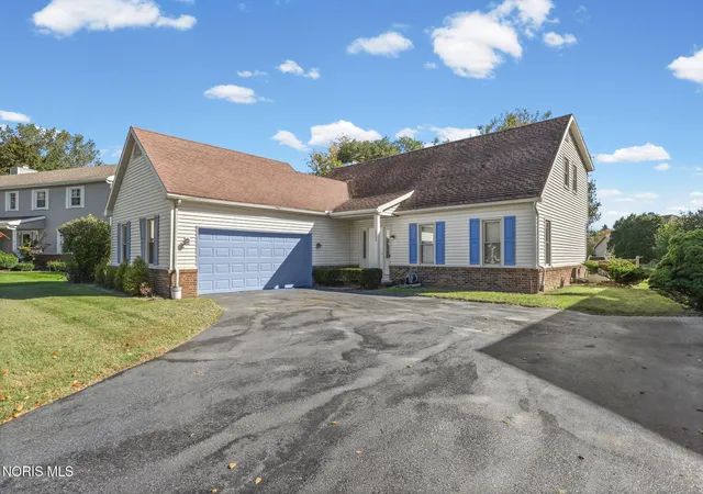 Photo 2 of Sale Pending at 2309 Garden Crk Dr, Maumee, OH 43537 | MLS# 10013242 | Listing updated on 2026-10-22
