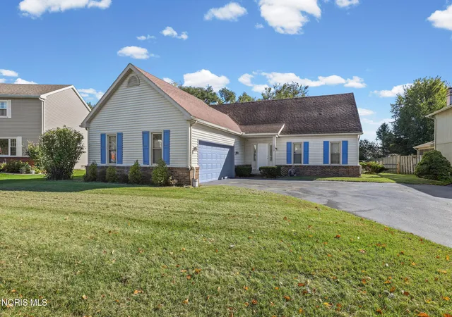 Photo 3 of Sale Pending at 2309 Garden Crk Dr, Maumee, OH 43537 | MLS# 10013242 | Listing updated on 2026-10-22