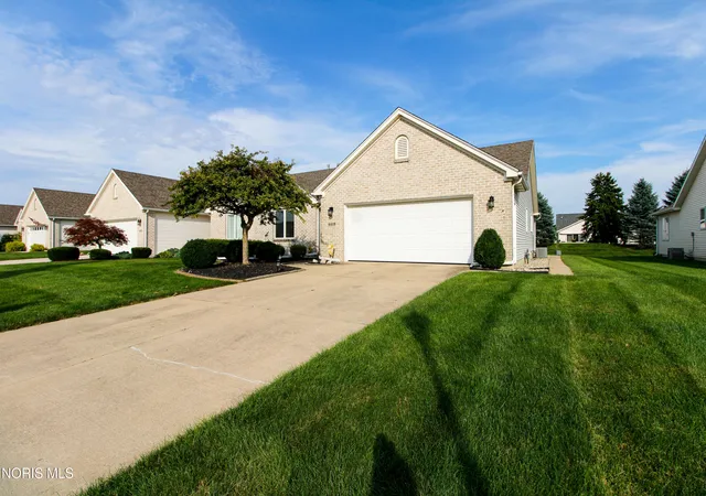 Photo 2 of Sale Pending at 4459 E Clearwater Dr, Maumee, OH 43537 | MLS# 10013243 | Listing updated on 2026-09-27