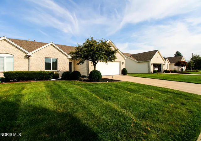 Photo 3 of Sale Pending at 4459 E Clearwater Dr, Maumee, OH 43537 | MLS# 10013243 | Listing updated on 2026-09-27
