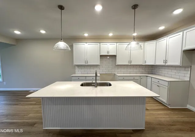 Photo 4 of Single family home for sale at 2487 Cross Ridge Rd, Perrysburg, OH 43551 | MLS# 10013365 | Listing updated on 2026-09-14
