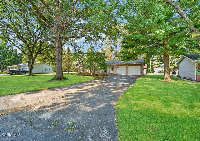 Photo 2 of Single family home for sale at 209 E Parklane Ave, Bradner, OH 43406 | MLS# 10013258 | Listing updated on 2026-09-24