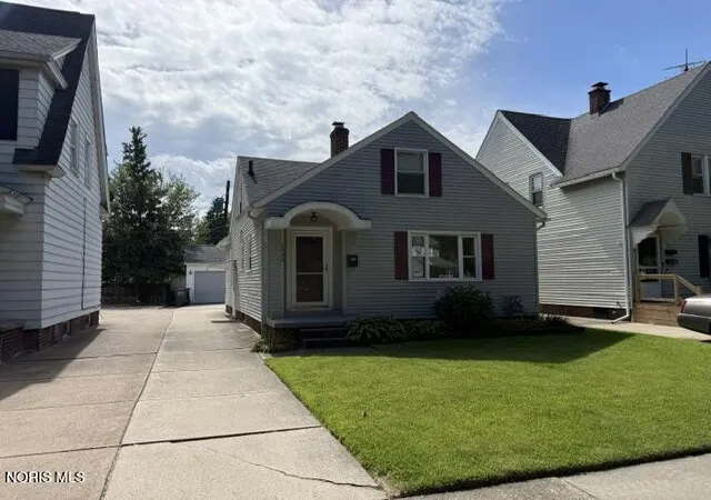Photo 1 of Single family home for sale at 1033 Branleigh Dr, Toledo, OH 43612 | MLS# 10013250 | Listing updated on 2026-09-12