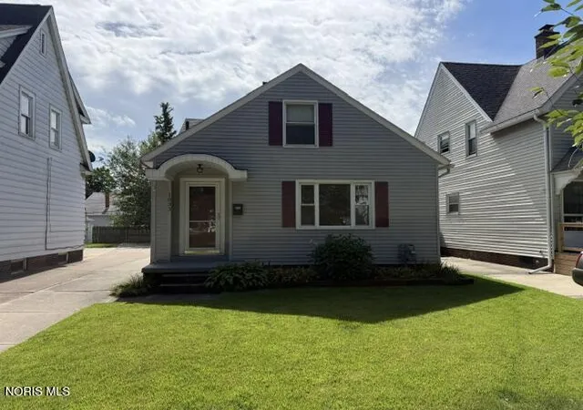 Photo 2 of Single family home for sale at 1033 Branleigh Dr, Toledo, OH 43612 | MLS# 10013250 | Listing updated on 2026-09-12