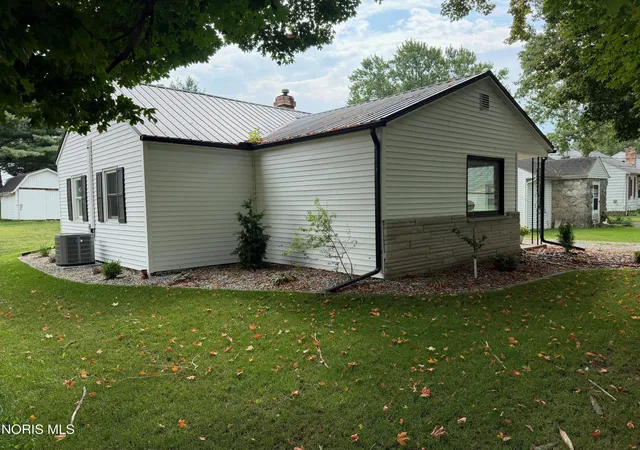 Photo 2 of Single family home for sale at 448 N Elm St, Edgerton, OH 43517 | MLS# 10013259 | Listing updated on 2026-09-14