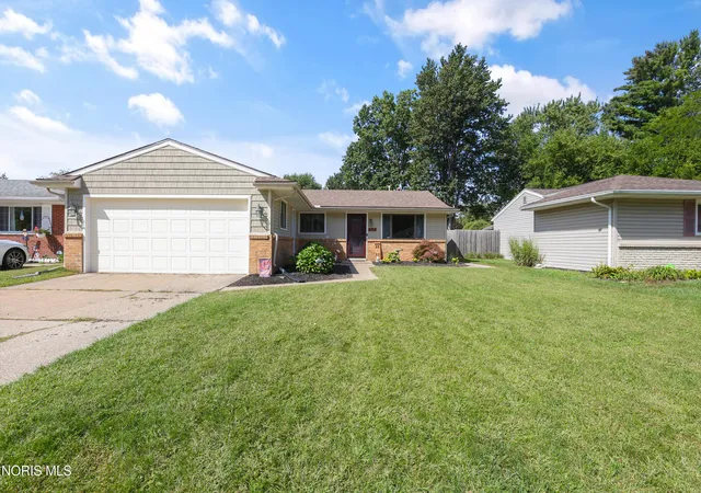 Photo 2 of Single family home for sale at 354 Shrewsbury Rd, Holland, OH 43528 | MLS# 10013304 | Listing updated on 2026-10-06