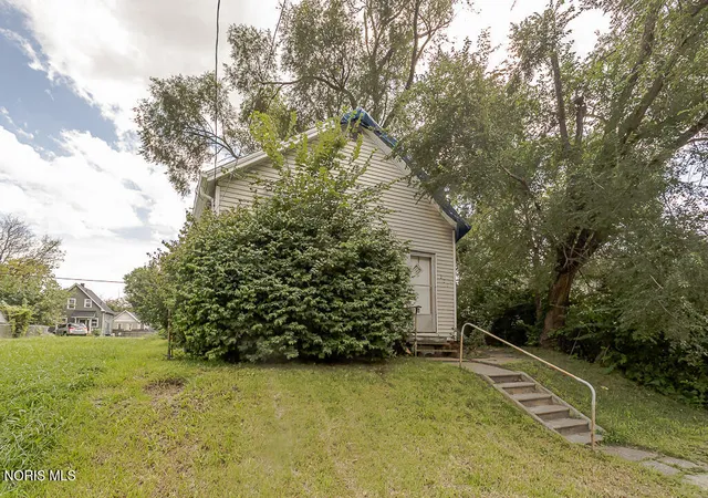 Photo 1 of Single family home for sale at 221 Segur Ave, Toledo, OH 43609 | MLS# 10013326 | Listing updated on 2026-09-11