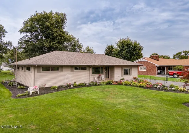 Photo 2 of Sale Pending at 1031 Miller Rd, Northwood, OH 43619 | MLS# 10013266 | Listing updated on 2026-09-23
