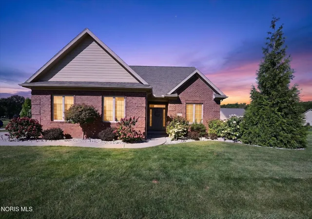 Photo 1 of Single family home for sale at 902 Pine Valley Dr, Bowling Green, OH 43402 | MLS# 10013497 | Listing updated on 2026-10-05