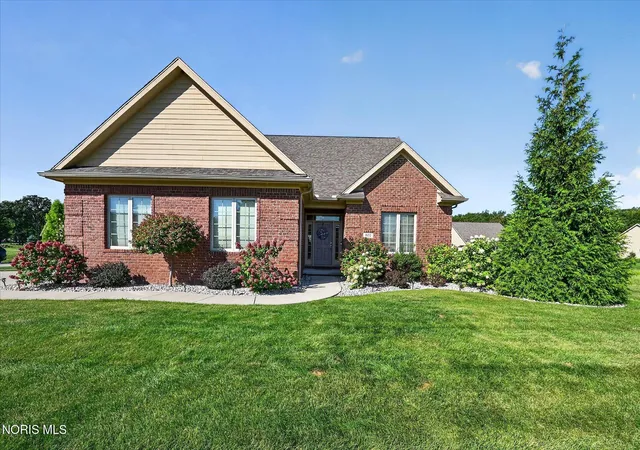 Photo 3 of Single family home for sale at 902 Pine Valley Dr, Bowling Green, OH 43402 | MLS# 10013497 | Listing updated on 2026-10-05
