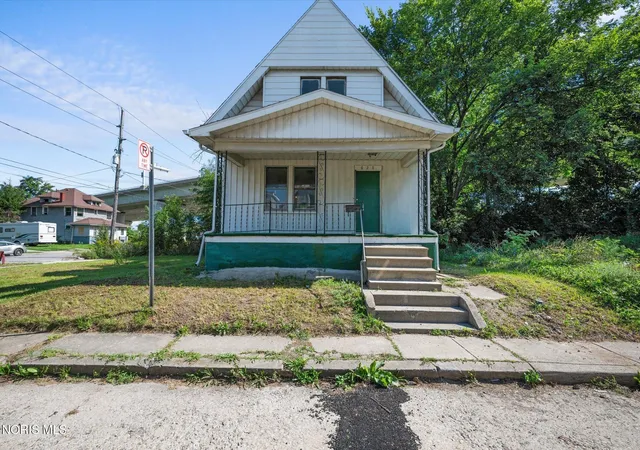 Photo 3 of Single family home for sale at 628 Blair Ct, Toledo, OH 43604 | MLS# 10013471 | Listing updated on 2026-10-05