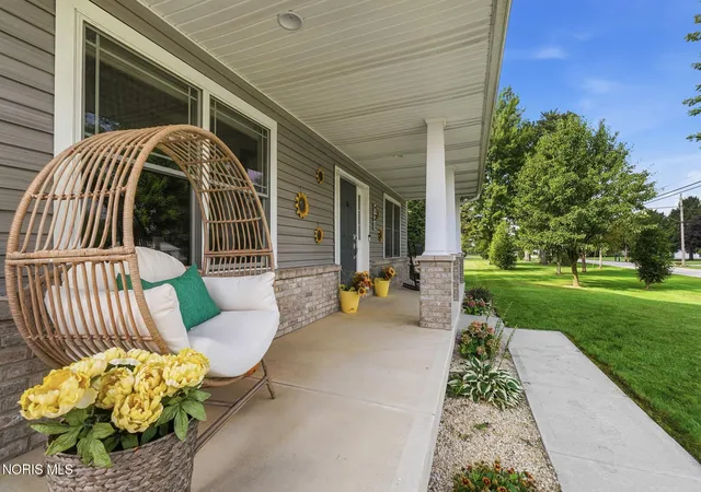 Photo 4 of Single family home for sale at 731 W Front St, Pemberville, OH 43450 | MLS# 10013277 | Listing updated on 2026-10-01