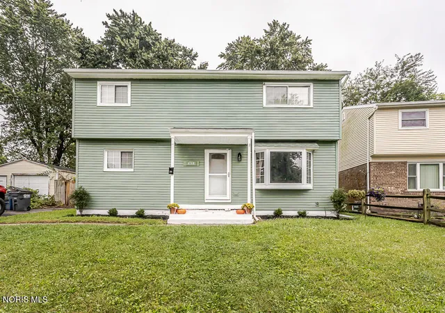 Single family home for sale at 4160 Dahlia Dr, Toledo, OH 43611 | MLS# 10013462