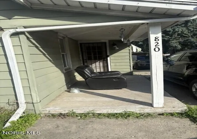 Photo 2 of Single family home for sale at 820 Stillman St, Toledo, OH 43605 | MLS# 10013436 | Listing updated on 2026-09-16
