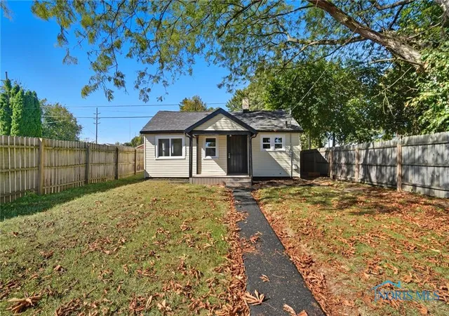 Photo 2 of Single family home for sale at 913 Coventry Ave, Toledo, OH 43607 | MLS# 10013345 | Listing updated on 2026-09-14