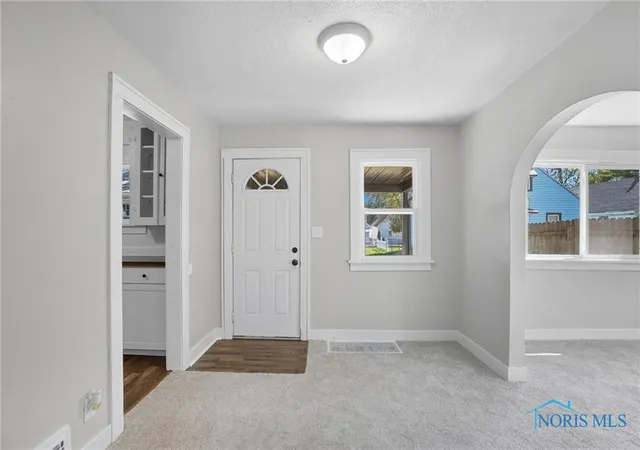 Photo 3 of Single family home for sale at 913 Coventry Ave, Toledo, OH 43607 | MLS# 10013345 | Listing updated on 2026-09-14