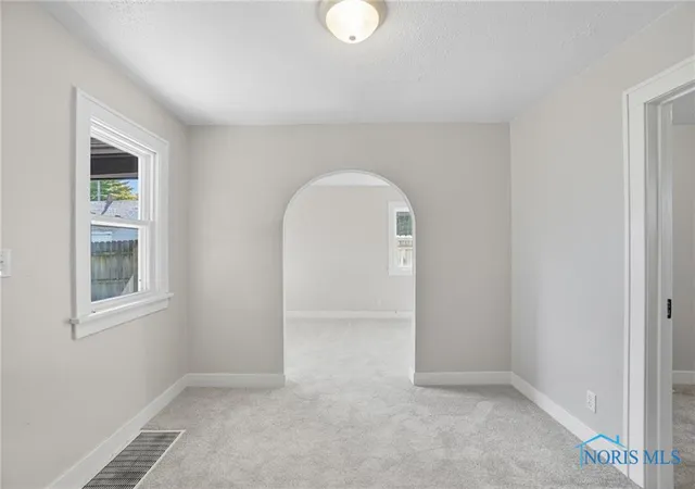 Photo 4 of Single family home for sale at 913 Coventry Ave, Toledo, OH 43607 | MLS# 10013345 | Listing updated on 2026-09-14