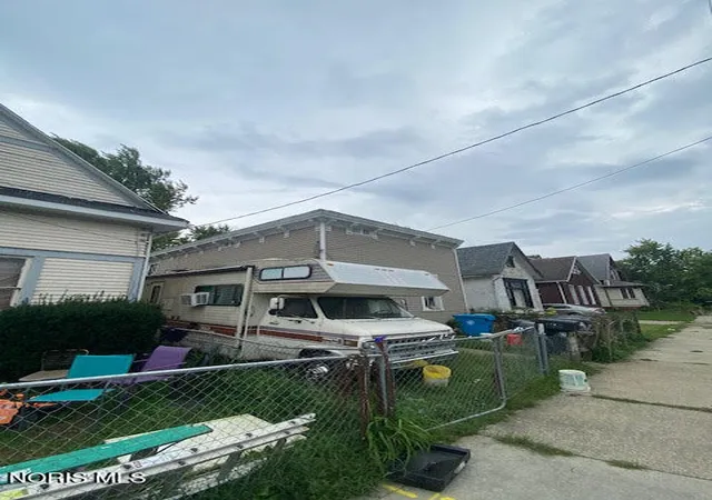 Photo 5 of Single family home for sale at 1950 N Ontario St, Toledo, OH 43611 | MLS# 10013305 | Listing updated on 2026-09-11