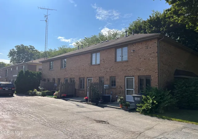 Listing Photo 2 - Condo for sale in building located at 5458 Glenridge Dr, Toledo, OH 43614 - Unit #