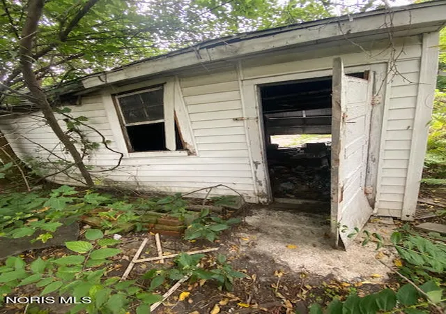 Photo 3 of Single family home for sale at 612 Forsythe St, Toledo, OH 43605 | MLS# 10013312 | Listing updated on 2026-09-11