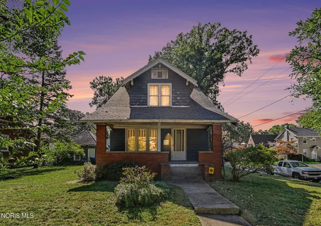 Photo 3 of Single family home for sale at 2047 Central Grv Ave, Toledo, OH 43614 | MLS# 10013328 | Listing updated on 2026-10-21