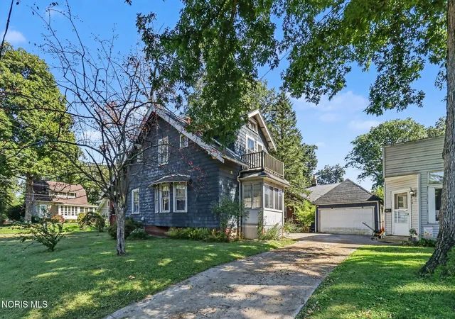 Photo 3 of Single family home for sale at 2047 Central Grv Ave, Toledo, OH 43614 | MLS# 10013328 | Listing updated on 2026-10-21