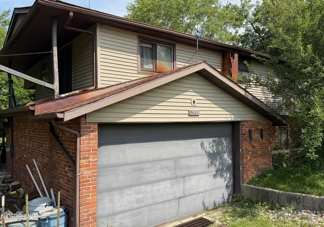 Photo 1 of Single family home for sale at 1995 Riverview Dr, Defiance, OH 43512 | MLS# 10013313 | Listing updated on 2026-09-25