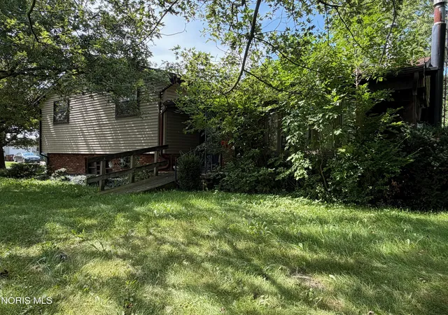 Photo 2 of Single family home for sale at 1995 Riverview Dr, Defiance, OH 43512 | MLS# 10013313 | Listing updated on 2026-09-25