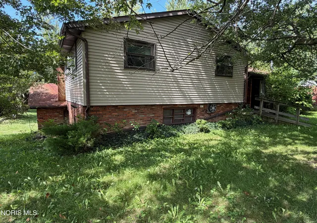 Photo 3 of Single family home for sale at 1995 Riverview Dr, Defiance, OH 43512 | MLS# 10013313 | Listing updated on 2026-09-25