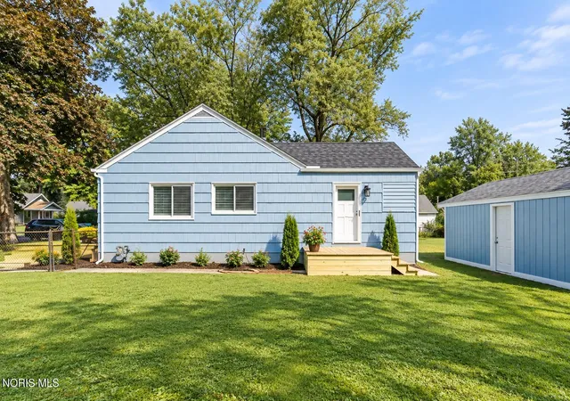 Photo 3 of Single family home for sale at 5608 Pawnee Rd, Toledo, OH 43613 | MLS# 10013325 | Listing updated on 2026-10-01