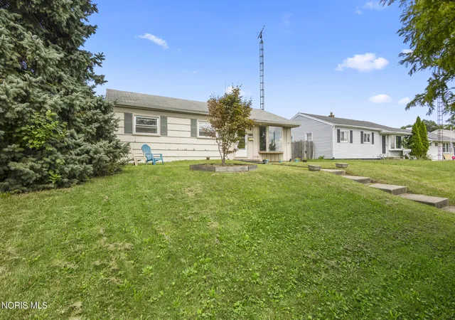 Photo 1 of Single family home for sale at 2039 N Ravine Pkwy, Toledo, OH 43605 | MLS# 10013355 | Listing updated on 2026-09-24